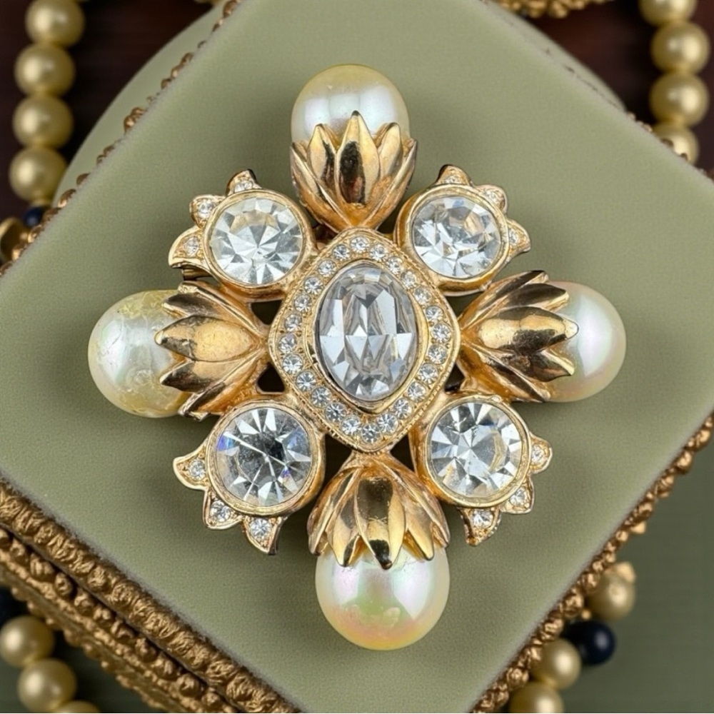 VINTAGE 1880s Victorian-Inspired Crystal and Faux Pearl Maltese Cross Brooch